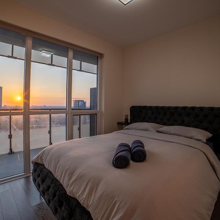 Luxury Condo W/Mesmerizing Sunset Views & Free Parking Торонто Екстериор снимка